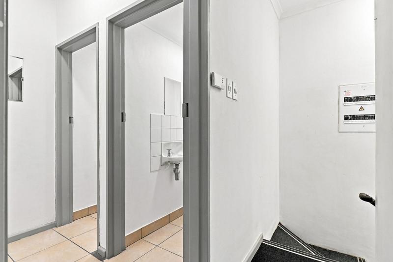 To Let Commercial Property for Rent in Pinelands Western Cape